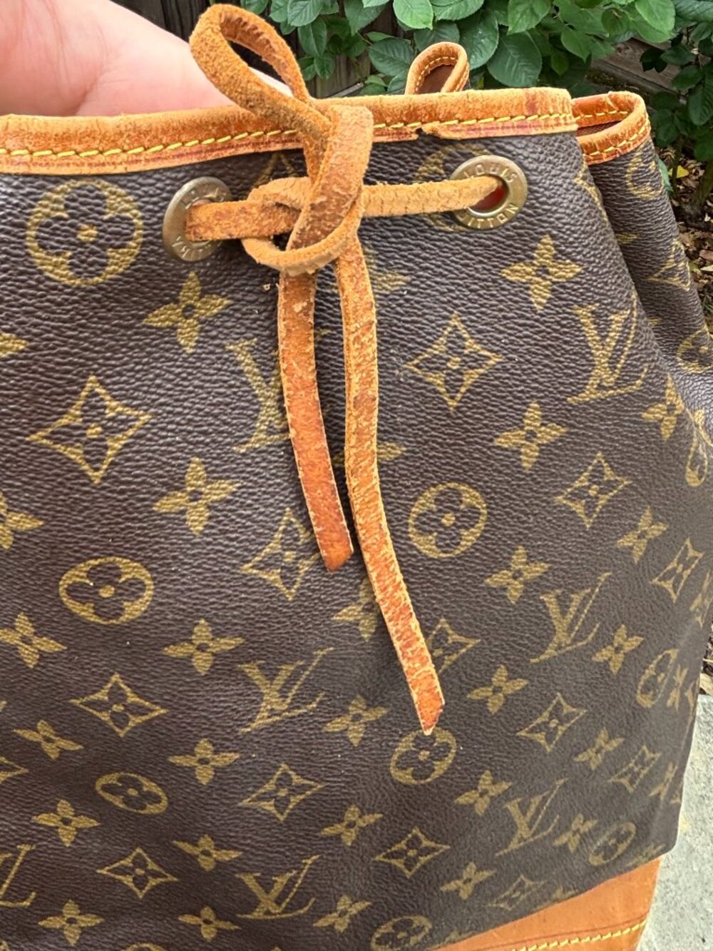 Louis Vuitton Monogram Noe Shoulder Bag - Picture 5 of 14